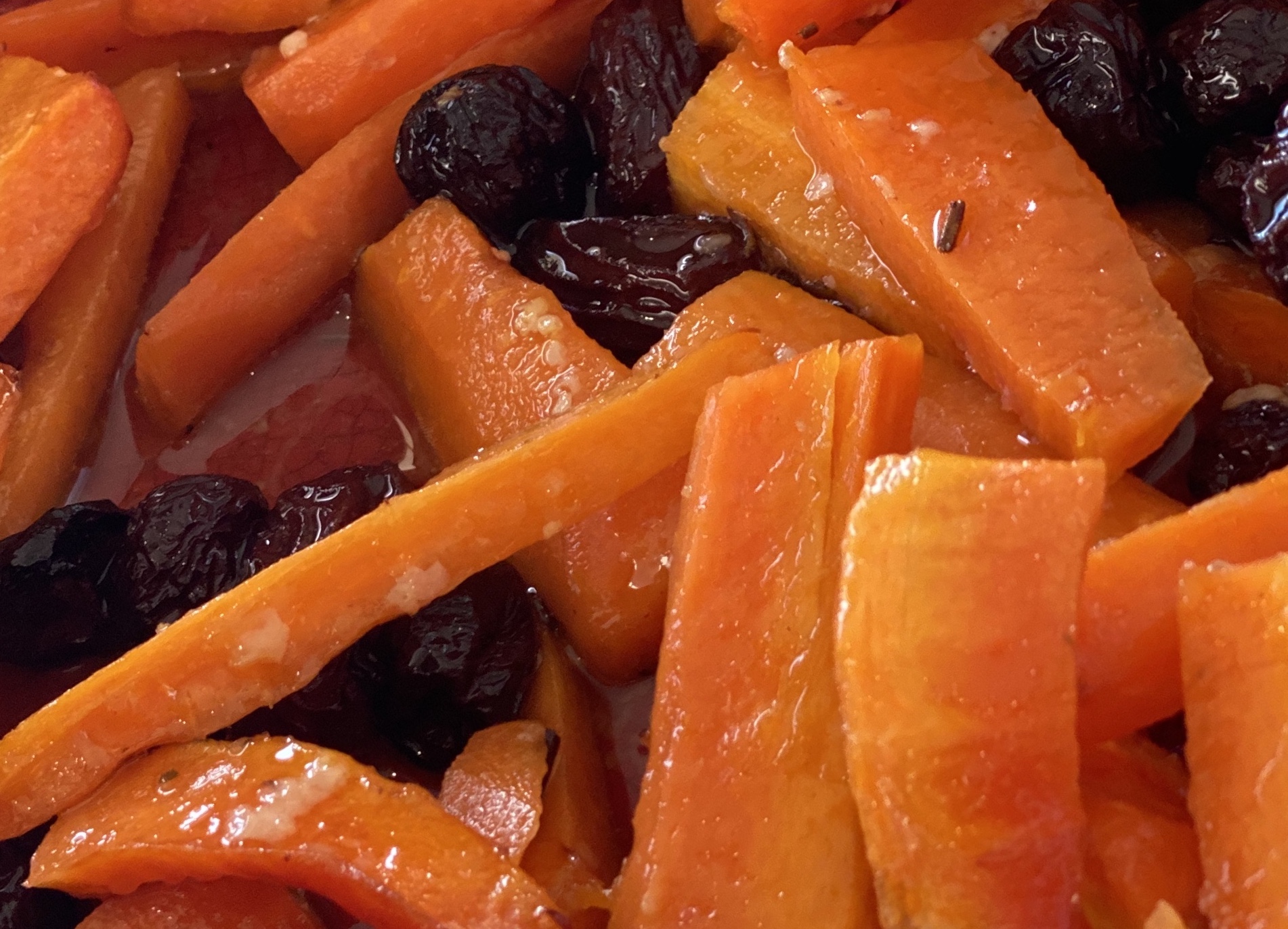 Roasted honey and raisin fermented carrots Roasted honey and raisin fermented carrots